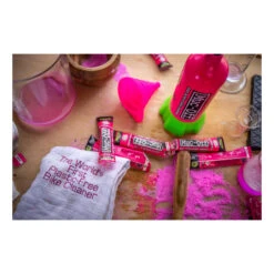 Muc-off Punk Powder Nettoyant Vélo (Pack De 4) Mauve 9 Muc-off Punk Powder Nettoyant Vélo (Pack De 4) Mauve -Pédale Libre MUNEPOW 2