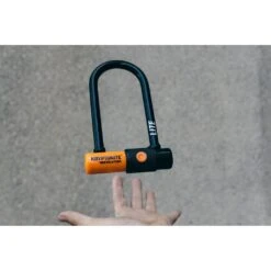 Kryptonite Antivol U Evolution Lite Mini6 Noir -Pédale Libre main 002093 lifestyle eb59