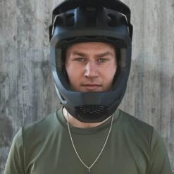 POC Otocon Uranium Black Matt -Pédale Libre main 10527 Otocon 1002 UraniumBlack 1 1200x 7ae3