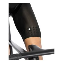 Assos EQUIPE RSR Bib Shorts Superleger S9 Black Series Homme Noir -Pédale Libre main 326943 209877 8 30d5