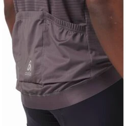 Odlo Maillot ZEROWEIGHT Black / Graphite Grey Homme -Pédale Libre main 411912 60056 Model Detail Crop 2 1 894e