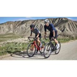 Pinarello X3 105 Di2 Fulcrum Racing 800 -Pédale Libre main 7e9ec8e3057834a752f3cd833172ae3e e614