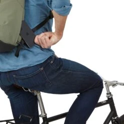 Thule Paramount Commuter Backpack 18L - Olivine Homme -Pédale Libre main 910045 10e8