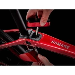 Trek Domane SL 6 Etap Rouge -Pédale Libre main DomaneSL6eTap 23 36152 A Alt7 071b
