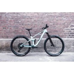 Cube Stereo ONE22 Race Homme Bleu Ciel -Pédale Libre main O 400 90089 654201 O 00 f029