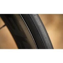 Bontrager Pneu R3 Hard-Case Lite 700x25C TLR Noir -Pédale Libre main R3 Road Tire PDP Feature 5 3 28 2019 8129