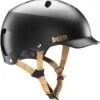 Bern Watts Classic Satin Black/Gold -Pédale Libre main casque velo urbain bern watts classic 13d6